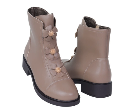 Beżowe skórzane botki damskie ocieplane na płaskie podeszwie Jezzi