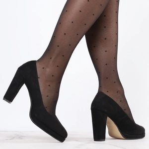 Czarne zamszowe czółenka na słupku i platformie Holly od Azali