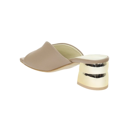 Eleganckie klapki damskie na złotym obcasie ślubne AZALI