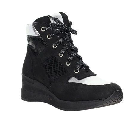 Bardzo eleganckie półbuty damskie ze skóry naturalnej na koturnie Polskie Gino Fabiani