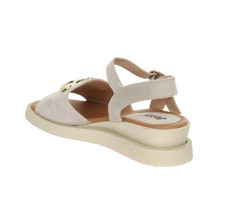 Eleganckie i wygodne sandały beżowe na niskiej koturnie Jezzi