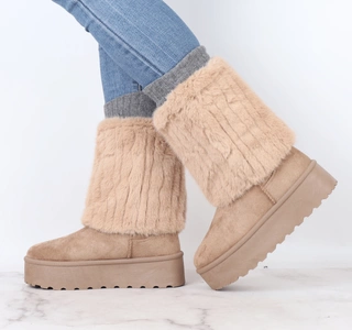 Beżowe zamszowe kozaki na grubej podeszwie z futerkiem na cholewce ROSJANKI