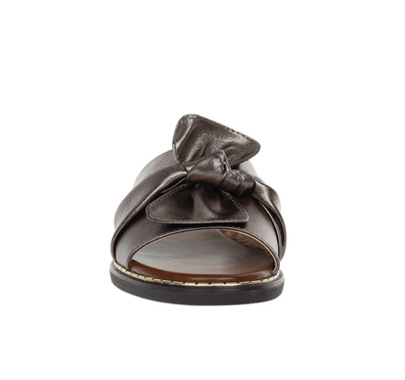 Eleganckie klapki damskie płaskie z ciemną wkładką Jezzi