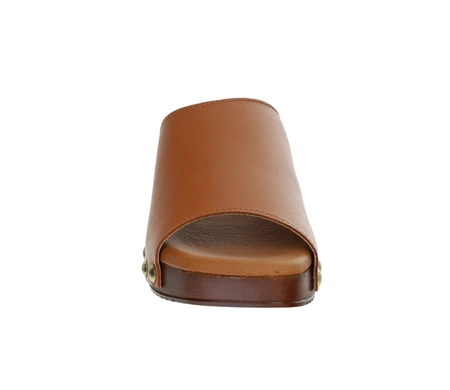 Skórzane klapki damskie z ćwiekami na drewnianej podeszwie Hiszpańskie El Pimpi