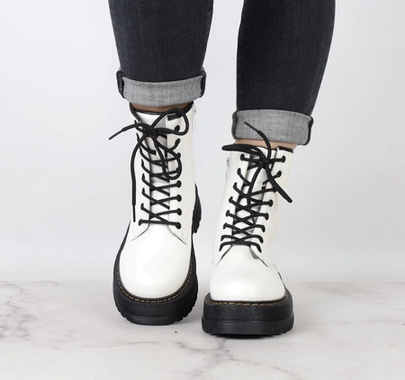 Białe glany botki damskie na czarnej podeszwie NEWS