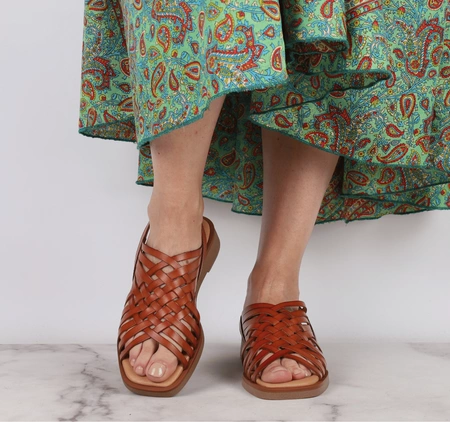 Brązowe skórzane sandały rzymianki plecione jezuski El Pimpi - Made in Spain