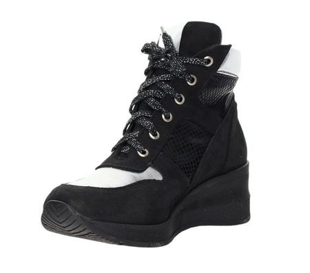 Bardzo eleganckie półbuty damskie ze skóry naturalnej na koturnie Polskie Gino Fabiani