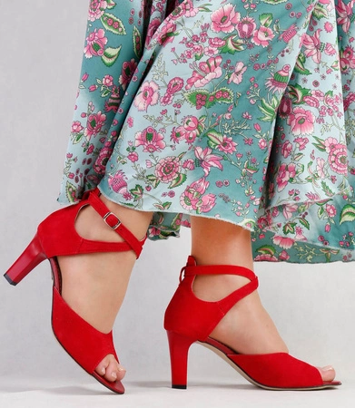 Czerwone sandały na szpilce damskie skórzane Polskie Gino Fabiani