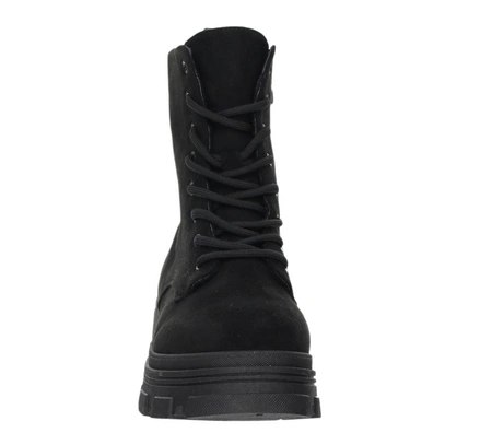 Czarne zamszowe botki damskie traperki na platformieNEWS