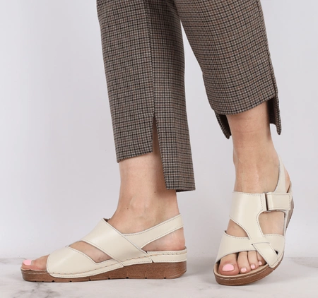 Eleganckie i komfortowe sandały damskie szyte ze skóry naturalnej Gino Fabiani - Produkt Polski