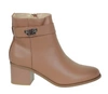 Eleganckie beżowe botki damskie skórzane na średnim obcasie Jezzi