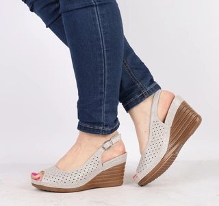 Szare sandały damskie zabudowane na koturnie Jezzi