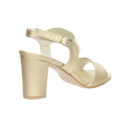 Złote sandały na średnim wygodnym obcasie Azali - Produkt Polski