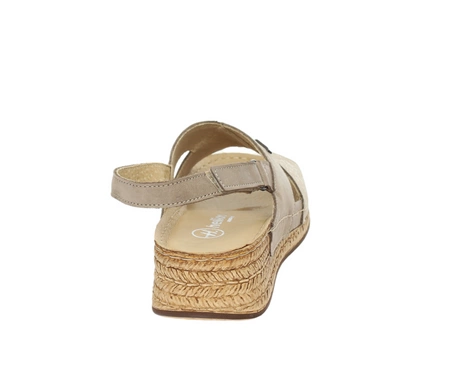 Jasnobrązowe sandały damskie eleganckie i wygodne na niskiej koturnie Helios