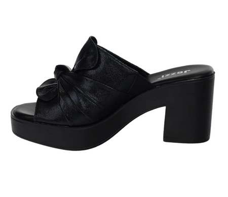 Czarne klapki damskie na obcasie i platformie Jezzi