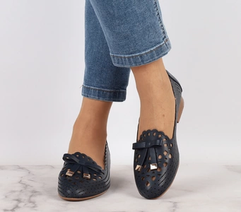 Granatowe eleganckie półbuty płaskie wsuwane ze skórzaną wkładką Aurora od Jezzi