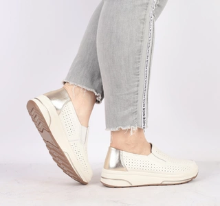 Beżowe adidasy damskie skórzane wsuwane zdrowotne Jezzi