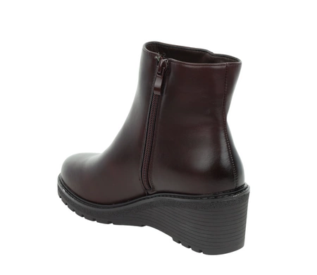 Bordowe czekoladowe botki damskie na niskiej koturnie i platformie Jezzi