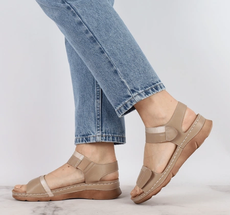 Brązowe sandały płaskie wygodne na rzepy Jezzi