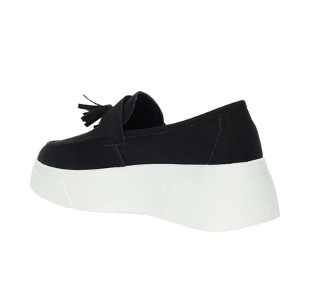 Czarne mokasyny damskie z frędzlami na białej platformie Mc Braun