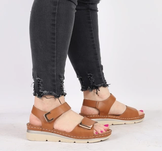 Brązowe sandały damskie płaskie wygodne i lekkie Jezzi