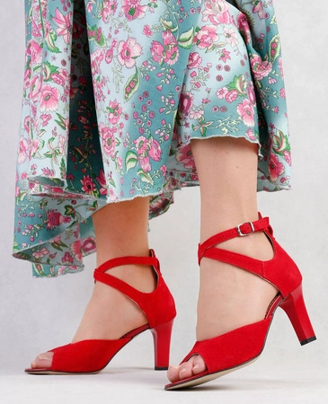 Czerwone sandały na szpilce damskie skórzane Polskie Gino Fabiani
