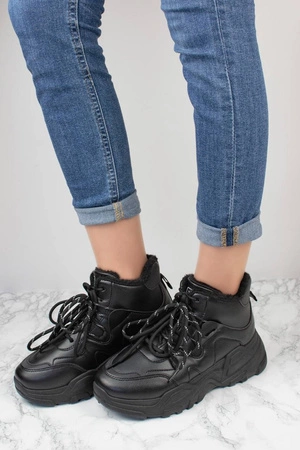 Czarne sneakersy damskie zimowe ocieplane z futerkiem NEWS