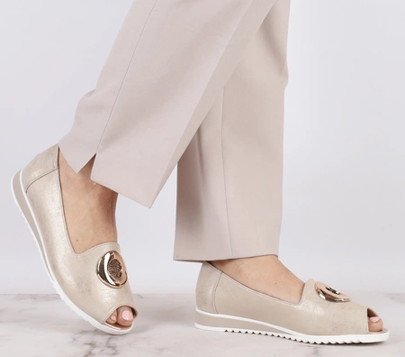 Płaskie czółenka z wycięciem na palce ze skórzana wkładką Jezzi