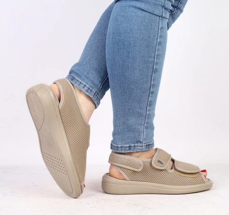 Zdrowotne ortopedyczne sandały damskie regulowane na rzepy BEFADO