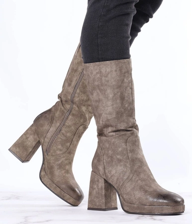 Modne kozaki damskie na klocku w kolorze khaki Jezzi