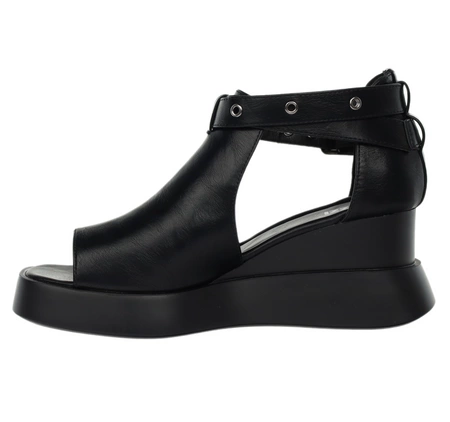 Czarne rokowe sandały damskie na koturnie i platformie Jezzi