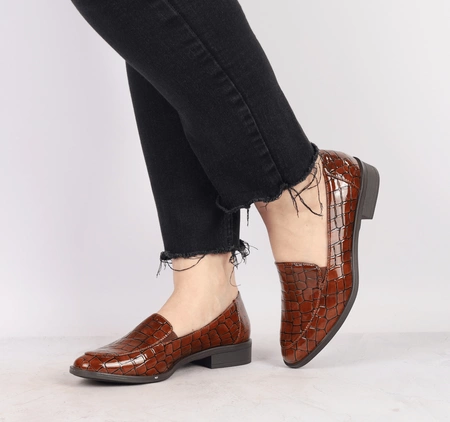 Brązowe lakierowane loafersy mokasyny eleganckie Jezzi