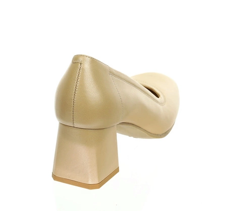 Skórzane czółenka szyte na wygodnym obcasie Gino Fabiani