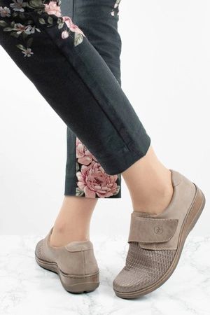 Beżowe półbuty skórzane damskie Helios 382