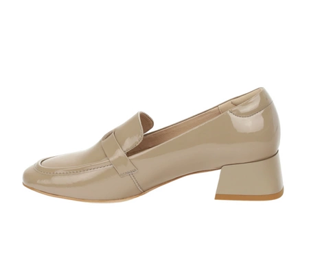 Beżowe lakierowane półbuty damskie skórzane na płaskim obcasie Gino Fabiani