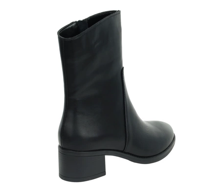 Czarne skórzane botki damskie zimowe na wygodnym obcasie Jezzi
