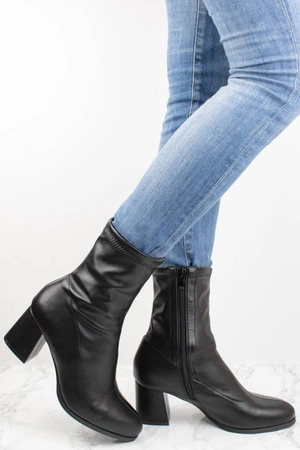 Czarne botki damskie na obcasie wiosenne przejściowe Jezzi
