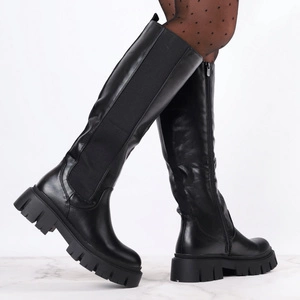 Czarne kozaki damskie płaskie na ciężkiej podeszwie Jezzi 22kz35-5089