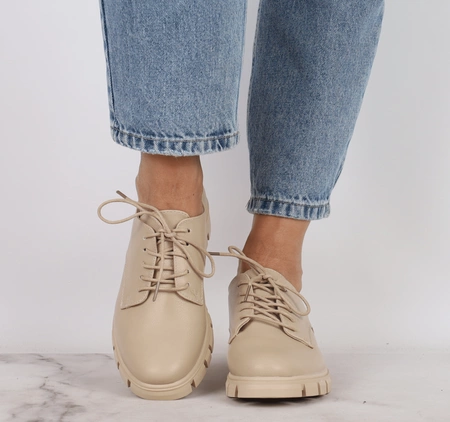 Beżowe eleganckie półbuty sznurowane derby wizytowe od Daszyński