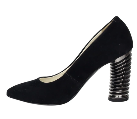 Czarne zamszowe czółenka na eleganckim obcasie Massimo Lucchesi