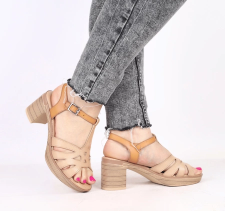 Beżowo-brązowe sandały damskie na obcasie i platformie z paskiem w literę T Vinceza