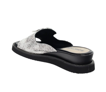 Srebrne eleganckie klapki damskie na niskiej koturnie Daszyński