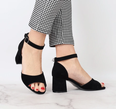 Sandały damskie czarne zamszowe na obcasie z zakrytą piętą Azali - Produkt Polski