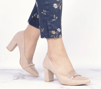 Beżowe czółenka na wygodnym obcasie Polskie od Azali