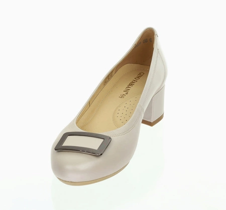 Skórzane czółenka z miękką, profilowaną wkładką Gino Fabiani