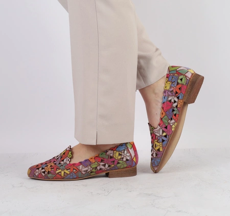 Kolorowe czółenka ażurowe płaskie ze skóry naturalnej MODO