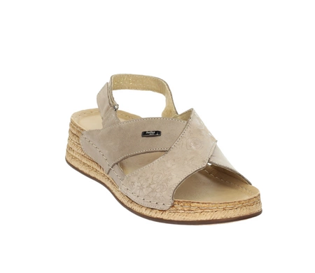 Jasnobrązowe sandały damskie eleganckie i wygodne na niskiej koturnie Helios
