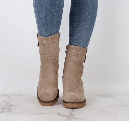 Beżowe botki zimowe na kauczukowej podeszwie i klocku Jezzi