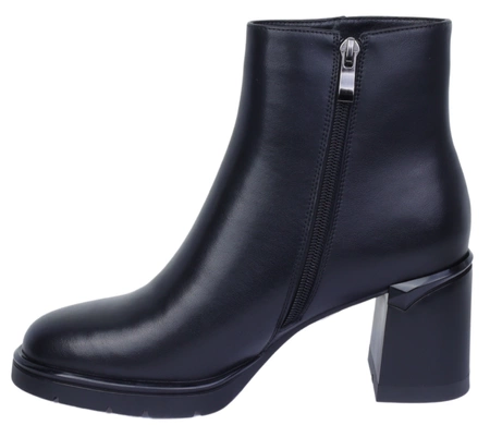 Czarne skórzane botki damskie na słupku i platformie Ginom Fabiani