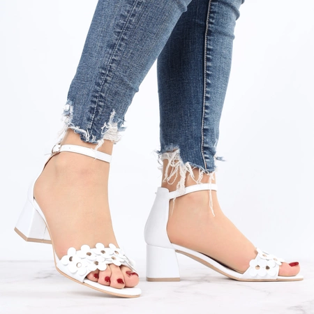 Białe sandały damskie na szerokim obcasie Daisy od Azali